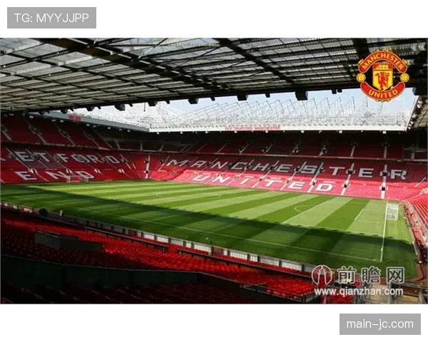 “消息:为提升观赛体验,老特拉福德球场北看台开始安装新一代超高清环绕屏幕” “消息:为提升观赛体验,老特拉福德球场北看台开始安装新一代超高清环绕屏幕”