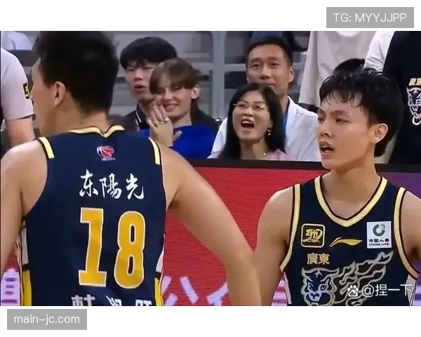 广东队后卫徐杰砍下30分10助攻,率领球队在下半场完成15分逆转 广东队后卫徐杰砍下30分10助攻,率领球队在下半场完成15分逆转